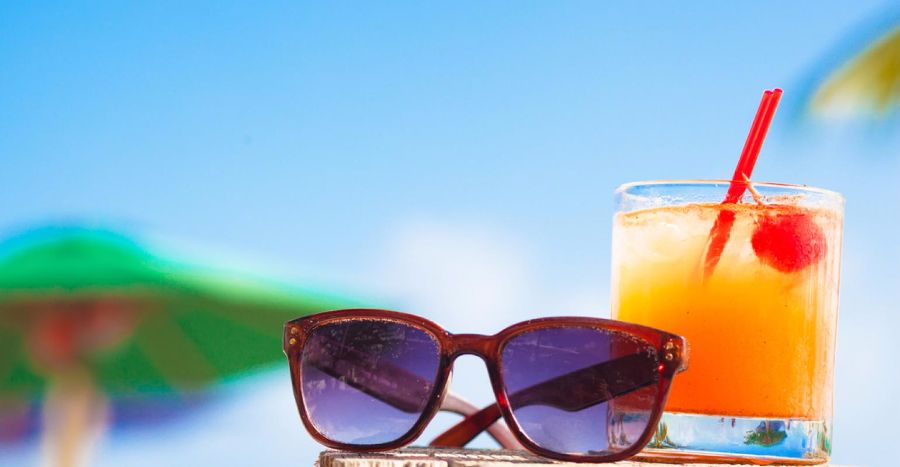 63600584282528138644413646_summer_party_sunglasses_cocktail_.jpg