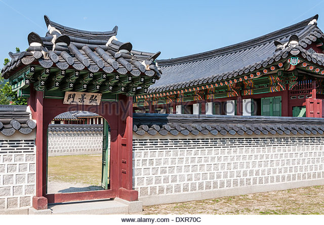 traditional-korean-architecture-at-gyeongbokgung-palace-in-seoul-south-dxr70c.jpg