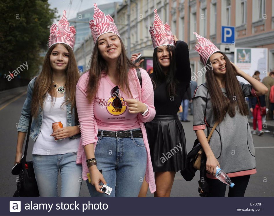 moscow-russia-6th-sep-2014-young-girls-celebrate-moscow-city-day-credit-E7503F.jpg