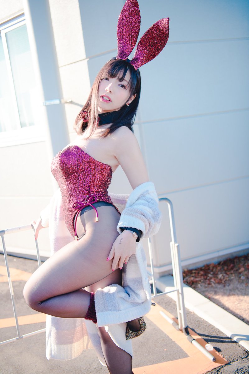 Japanese bunny girl devours huge