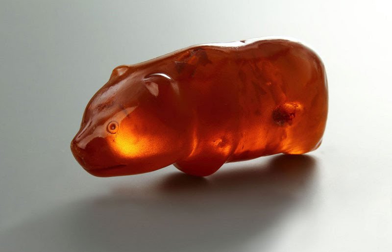 3000-year-old-amber-bear-amulet-looks-like-a-gummy-bear.jpg