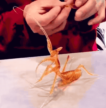 a_beautiful_candy_sculpture_of_a_mantis_06.gif
