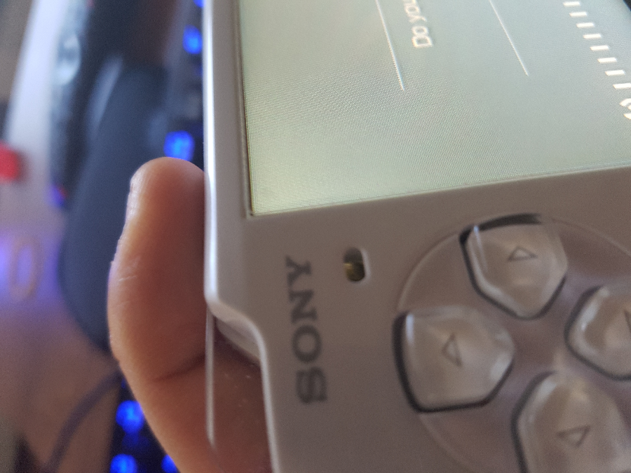 어제 국전에서 PSP 구매하고 매우 좋아라 하고 있었는데..._2.jpg