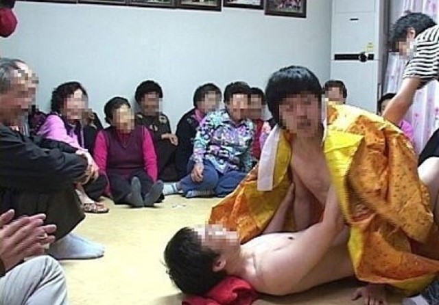 모텔에서 거사를 치르는 게이커플_1.jpg