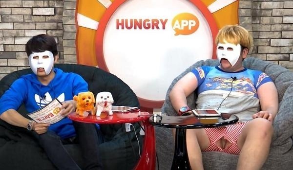 (19) 유명 인터넷 BJ 팬티 노출... 가면 쓰고 남자와 단 둘이서_1.jpg