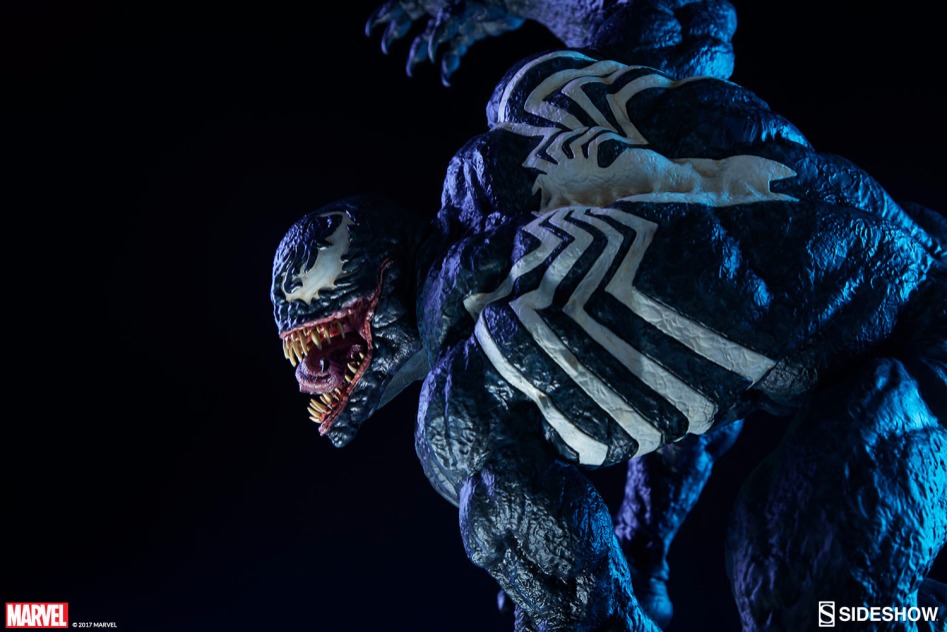 marvel-venom-premium-format-figure-300456-04.jpg