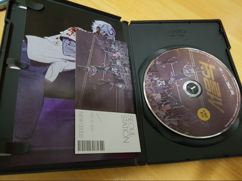 추격자 DVD 나홍진 감독님 & 서울역 DVD 연상호 감독님 사인_8.jpg