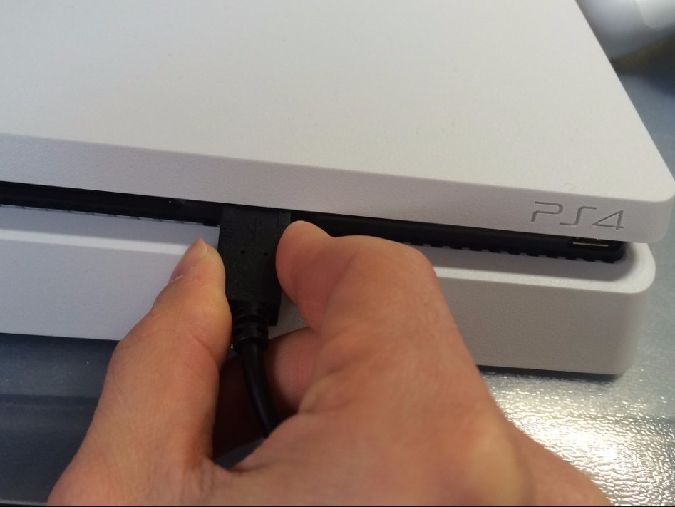 PS4 글레이셔 화이트 컬러 get! 박스뜯기부터 첫 시동까지!!_50.jpg