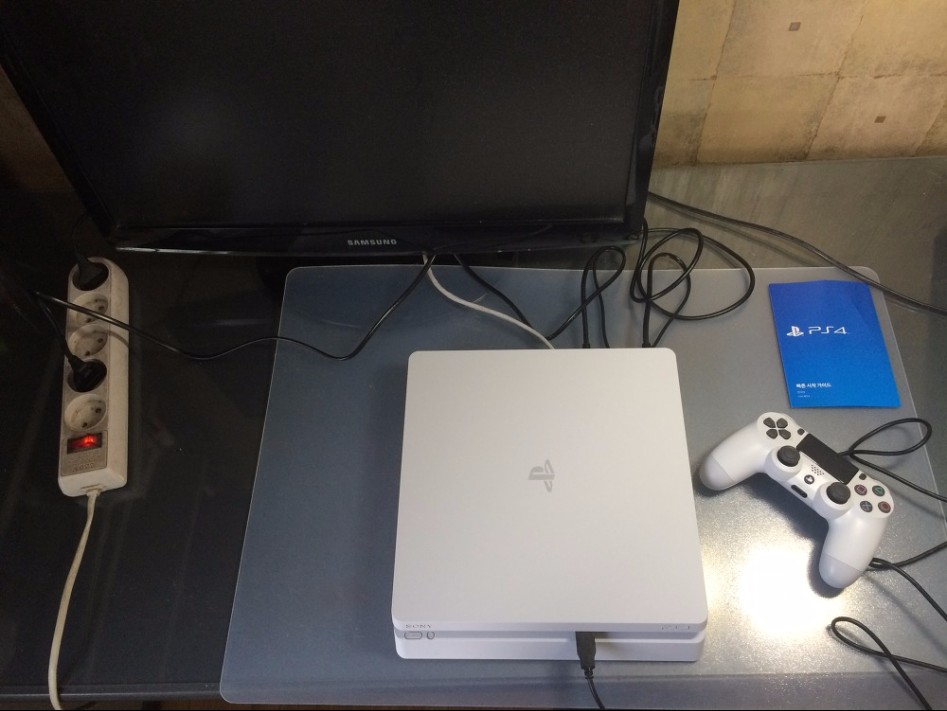 PS4 글레이셔 화이트 컬러 get! 박스뜯기부터 첫 시동까지!!_51.jpg