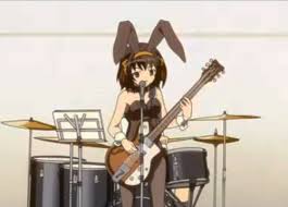 나 동아리에 실제로 아즈사가 쓰는 빨간색 머스탱기타 쓰는 선배 있었는데_3.jpg