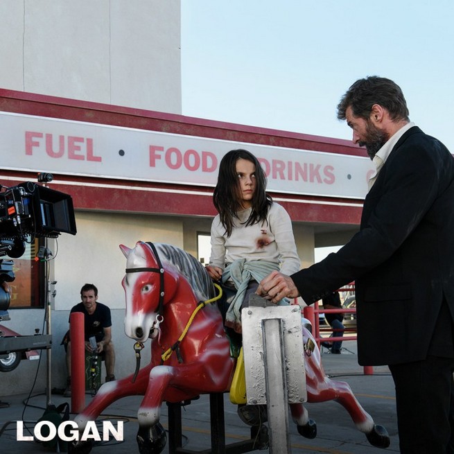 [로건] 비하인드 사진_8.jpg