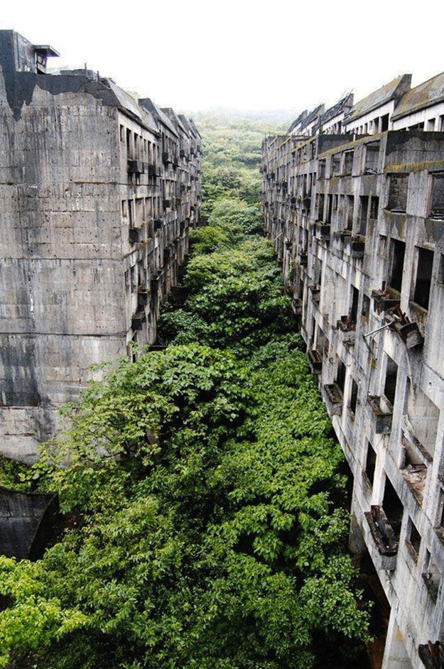 Abandoned city of Keelung, Taiwan - 30 Abandoned Places that Look Truly Beautiful.jpg