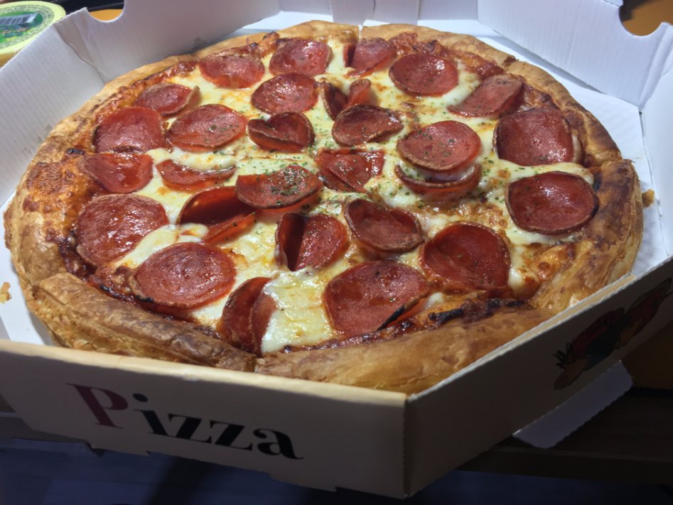 흔한 9900원짜리 동네 페퍼로니 피자_1.jpg