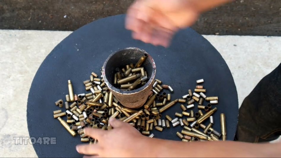 Making 5 Pound Brass Ingot From Bullet Shells - from YouTube.mp4_20170715_213901.281.jpg