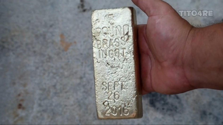 Making 5 Pound Brass Ingot From Bullet Shells - from YouTube.mp4_20170715_214804.187.jpg