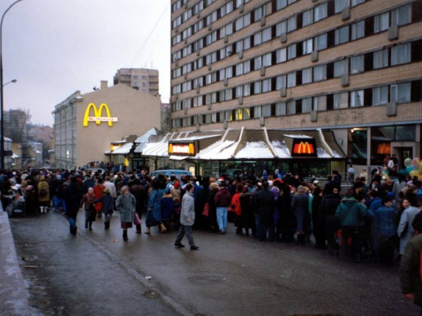 소련에 맥도날드 첫 개장하던 날7.jpg