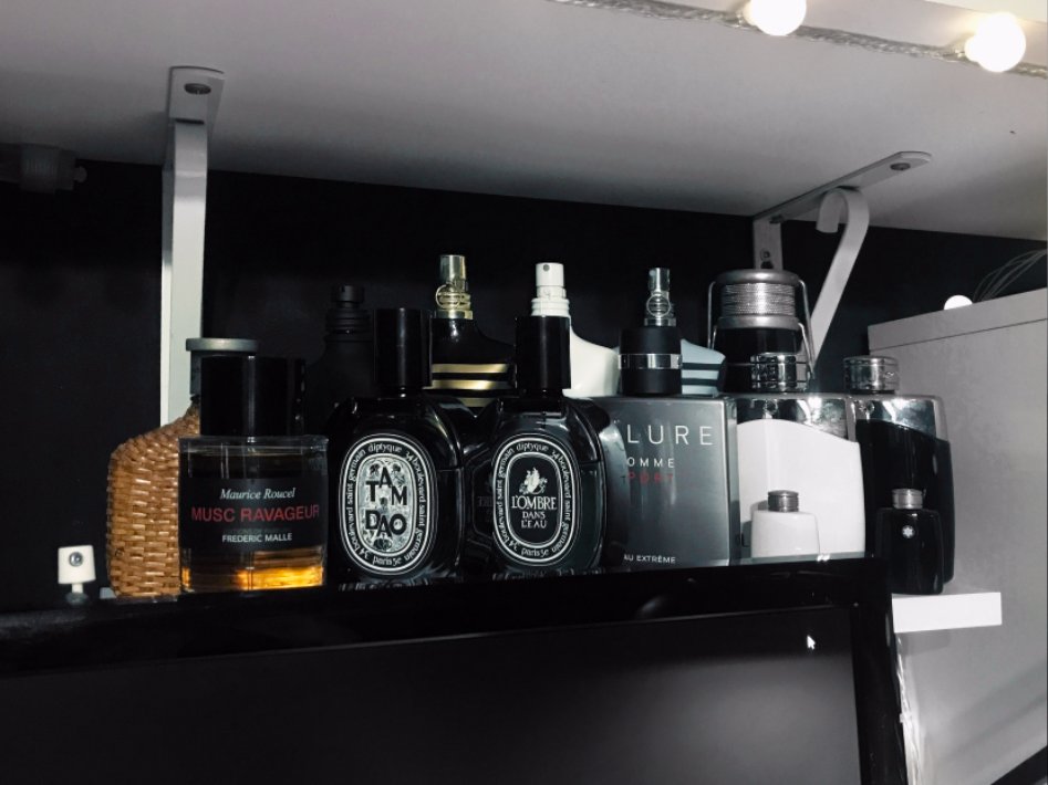 블랙 덕후가 꾸민 암흑의 방_17.jpg