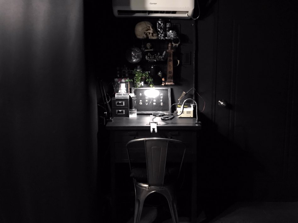 블랙 덕후가 꾸민 암흑의 방_19.jpg