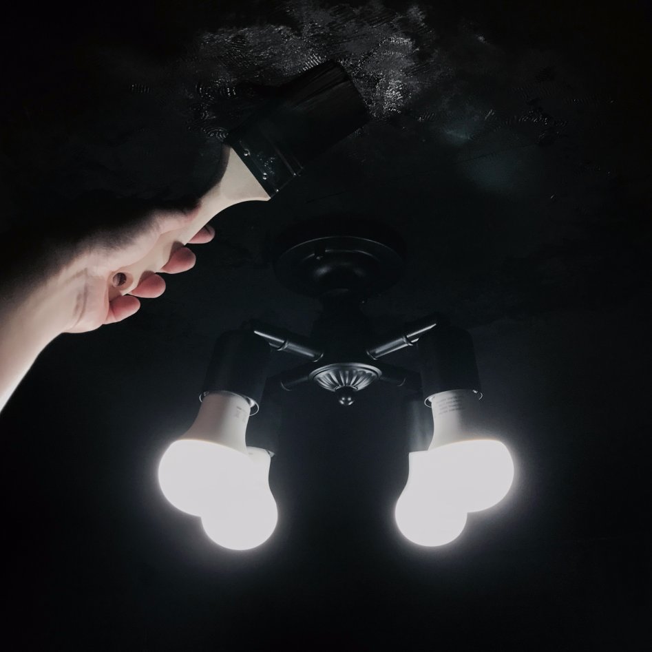 블랙 덕후가 꾸민 암흑의 방_3.jpg