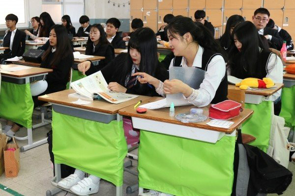 요즘 학교 책상..._1.jpg