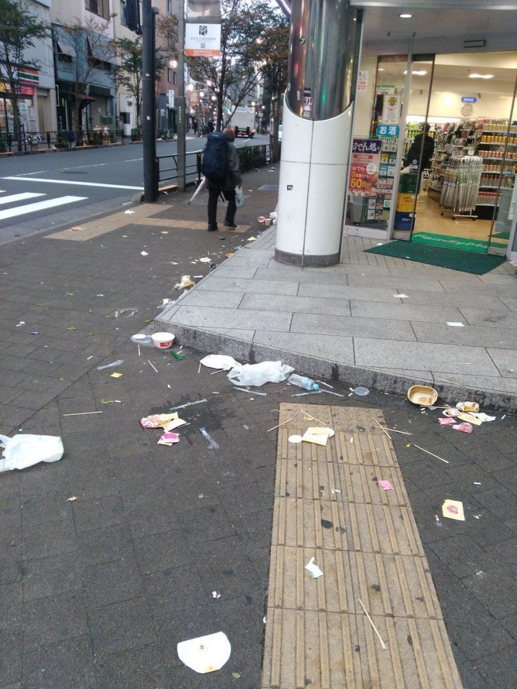 할로윈이 끝난 거리_3.jpg