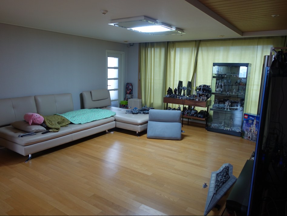 거실과 86인치 TV의 조합입니다._9.jpg