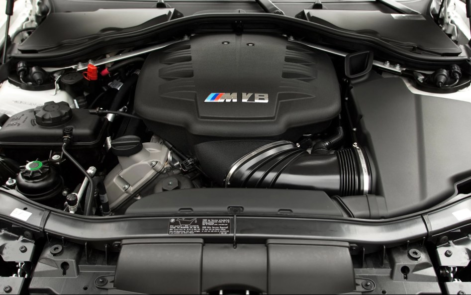 2011-BMW-M3-engine.jpg