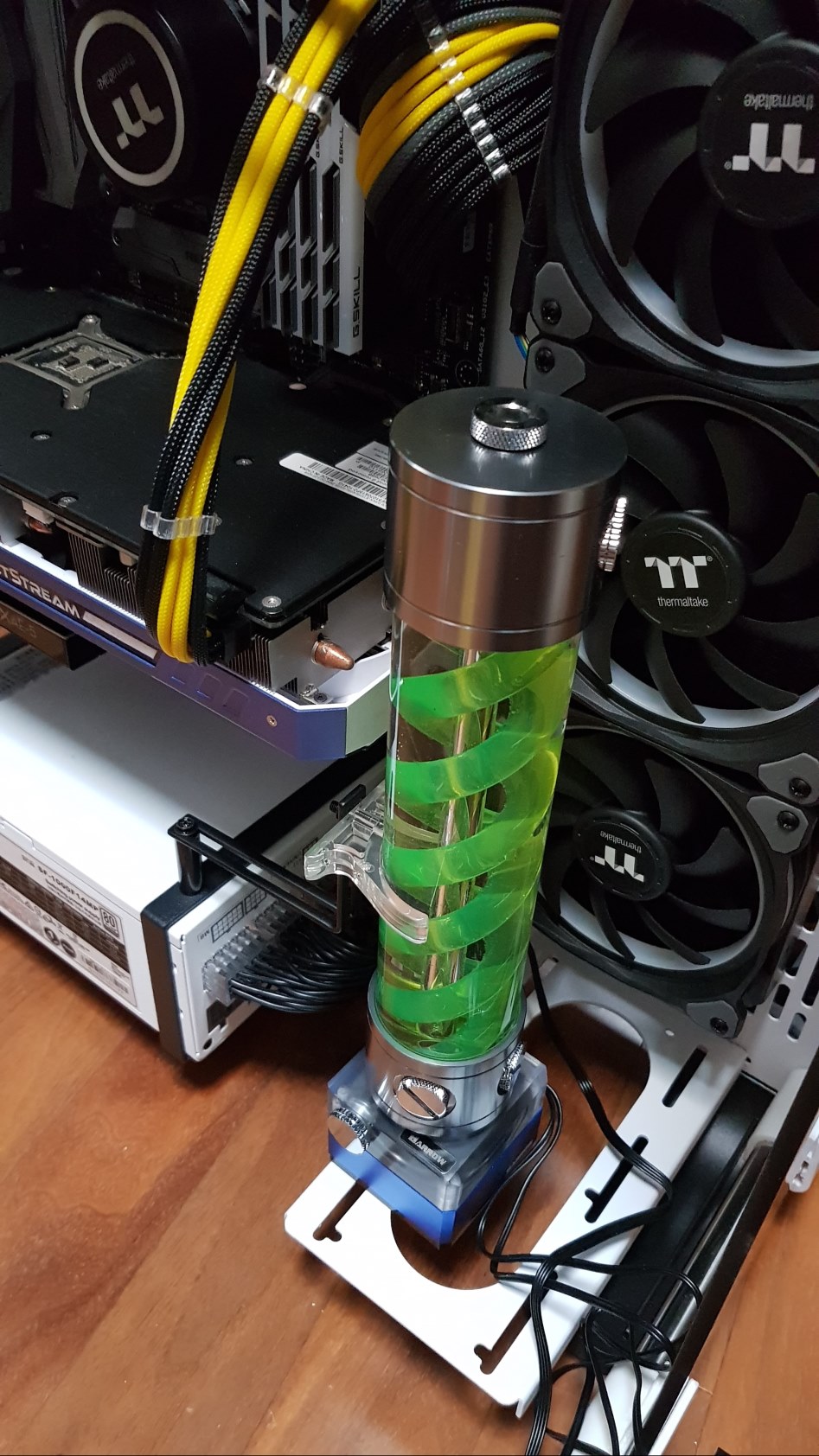 저의 방! 월e pc조립기념 라이젠2200g 및 T VIRUS 메인 구성!_36.jpg