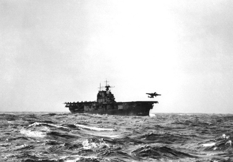 USS_Hornet_(CV-8)_launching_B-25B_Mitchell_bomber_during_the_Doolittle_Raid_on_18_April_1942.jpg