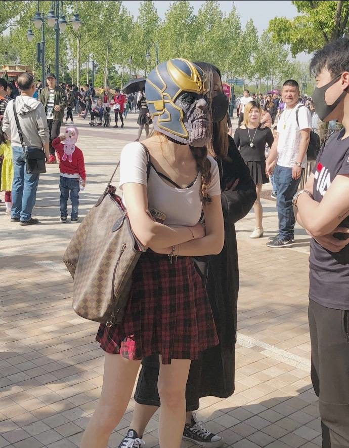 타노스 코스프레녀.jpg_1.jpg