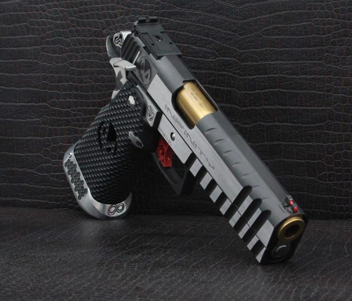 대충 레일달고 도트사이트달면 현대식 총기 아님?_6.jpg