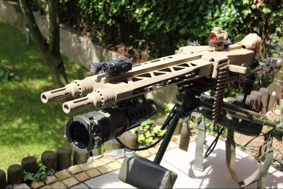 대충 레일달고 도트사이트달면 현대식 총기 아님?_13.jpg