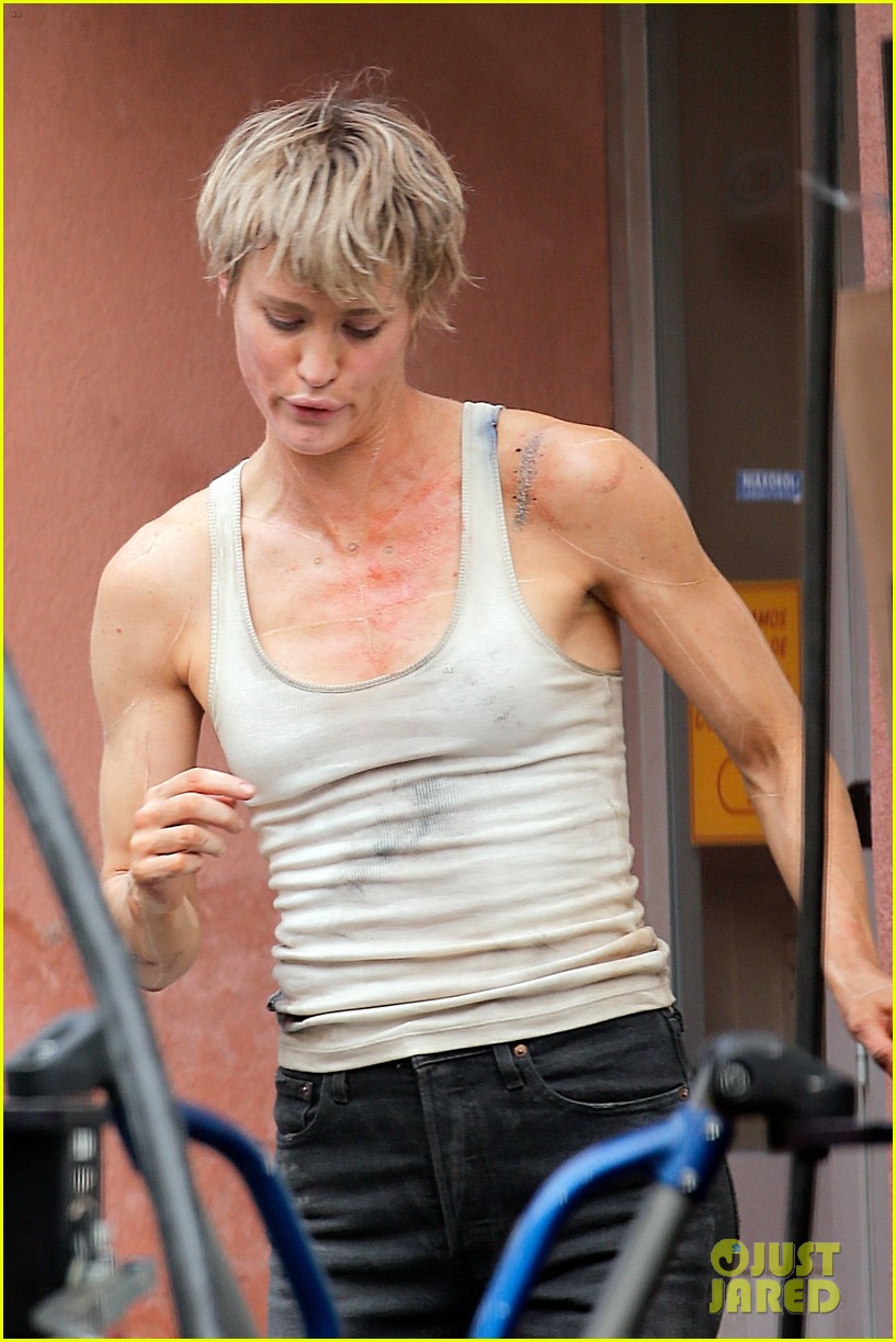 mackenzie-davis-terminator-set-06.jpg