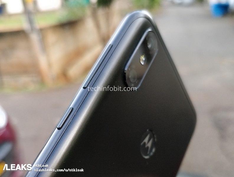 moto-one-the-first-ever-motorola-phone-with-display-notch-real-photos-of-moto-one-leaked-techinfobit-6.jpg