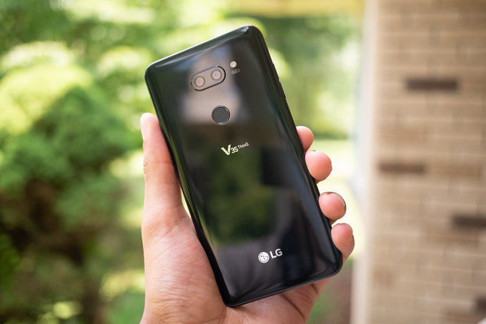 LG-V35-ThinQ-Review-004.jpg