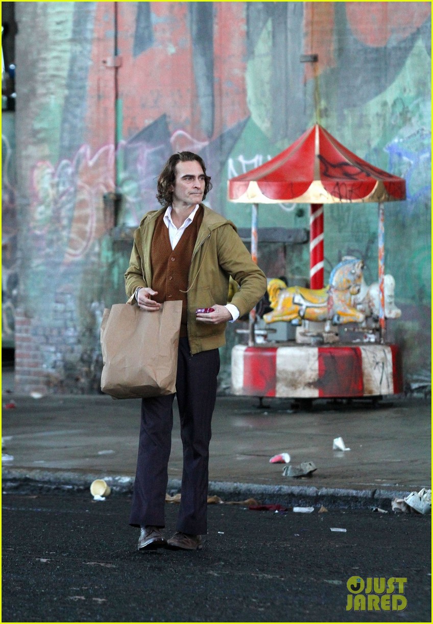 joaquin-phoenix-the-joker-movie-10.jpg