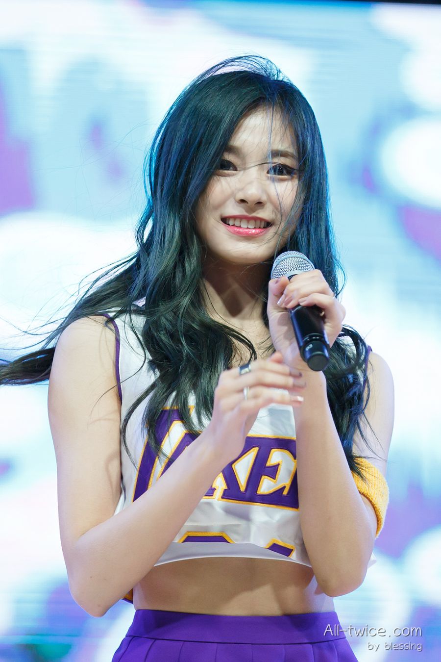 트와이스 쯔위 레전드짤 양산했던 대학교 축제.jpg_3.jpg