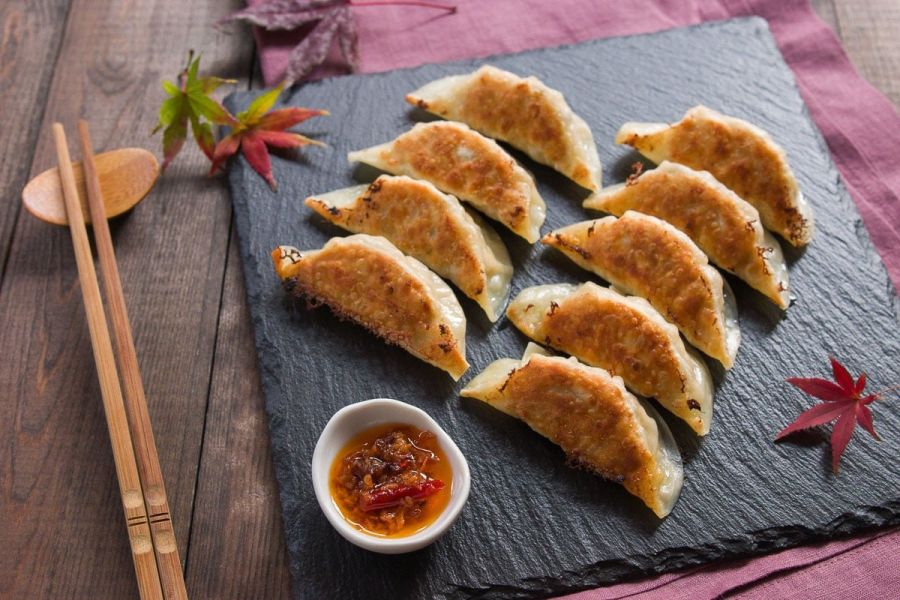 chicken-mushroom-gyoza.2048_c4e09053-2a2f-4f3c-8038-eac530012562.jpg