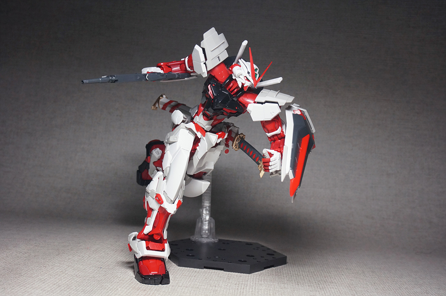 하이레졸루션 건담 아스트레이 레드프레임_45.jpg