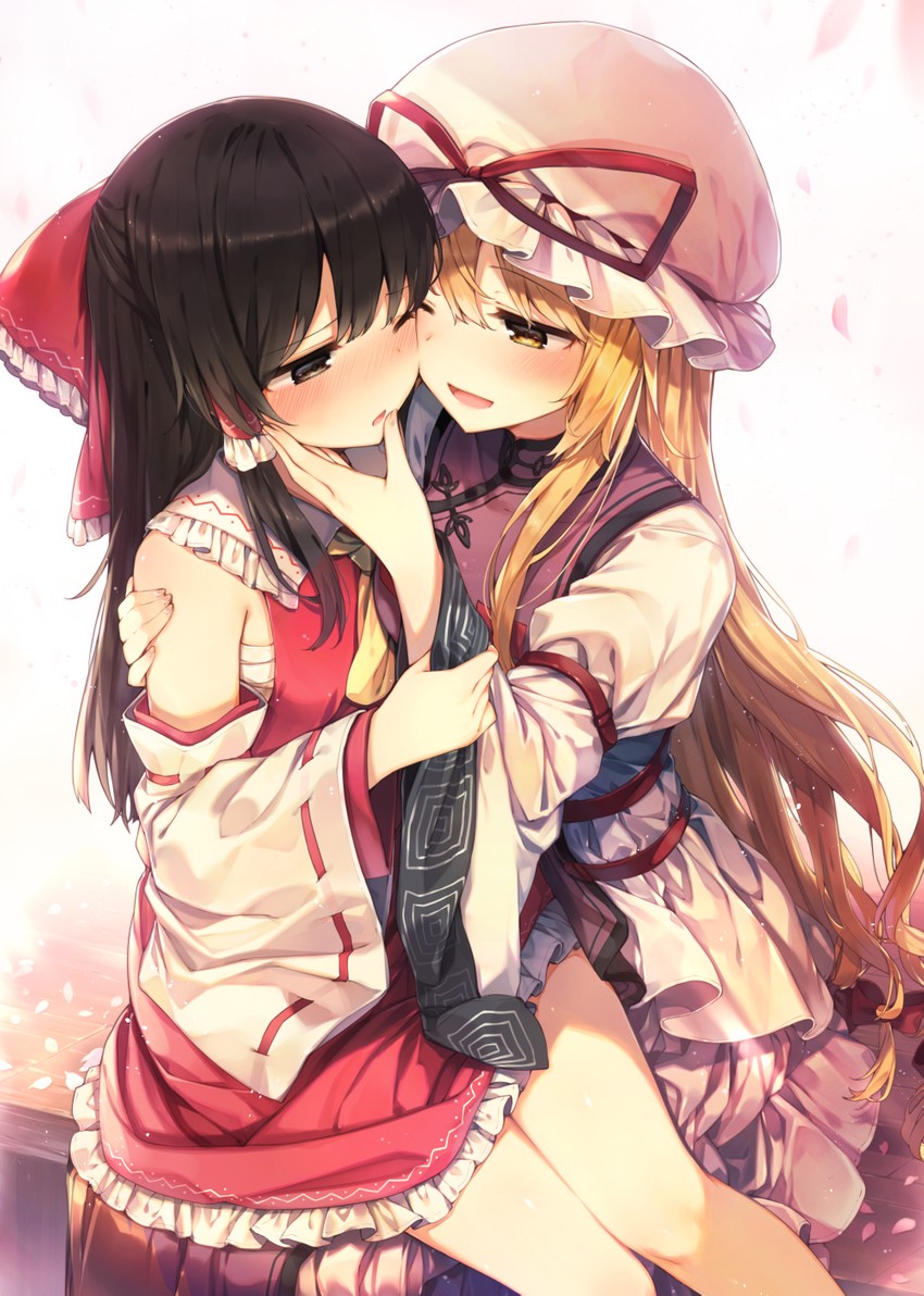 __hakurei_reimu_and_yakumo_yukari_touhou_drawn_by_shinoba__sample-39f9812dc1e3c6e5b0e73ddc46c53783.jpg