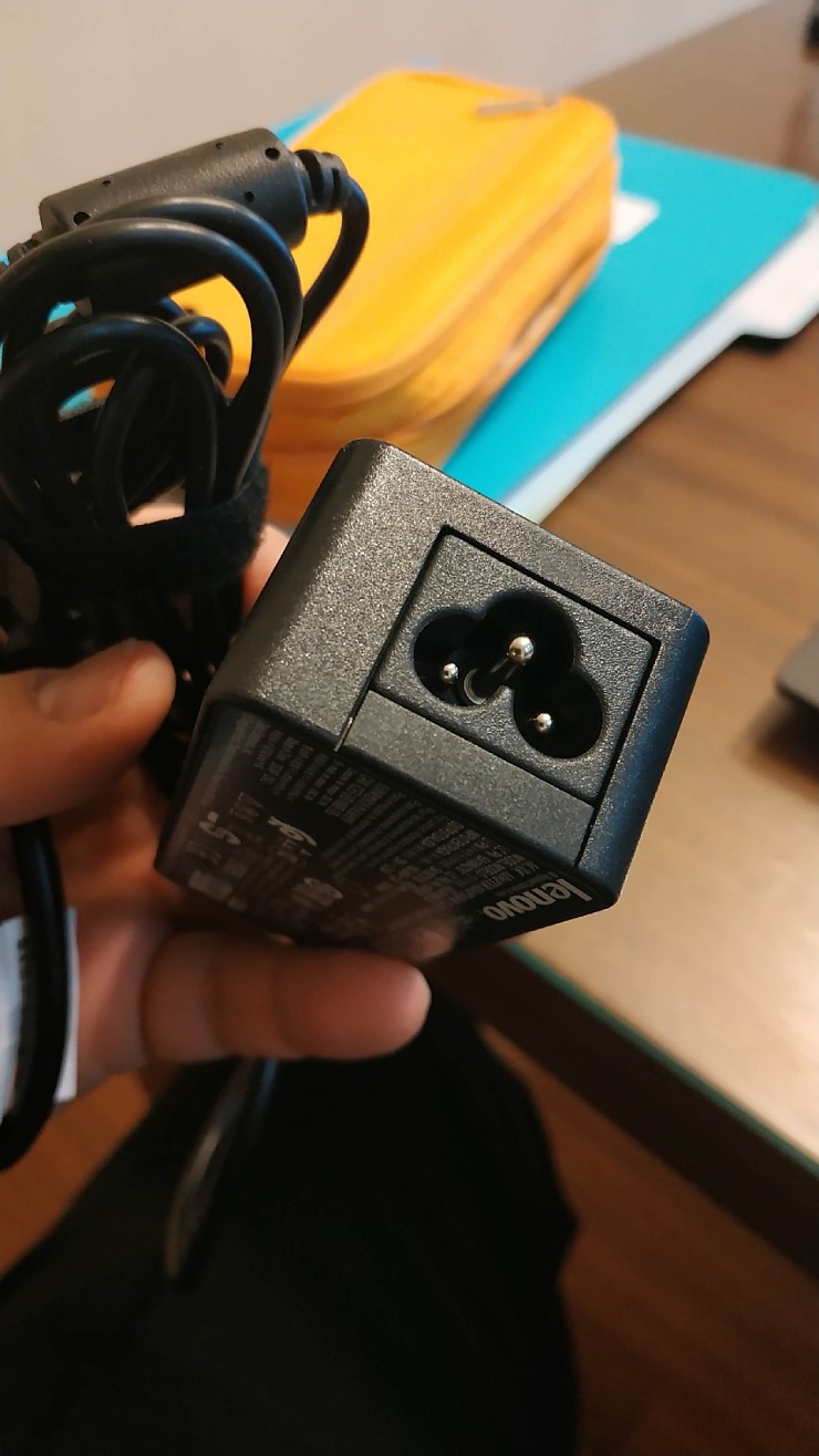 3구 전원코드를 8자 코드로 바꿀 수 있을까요?_1.jpg