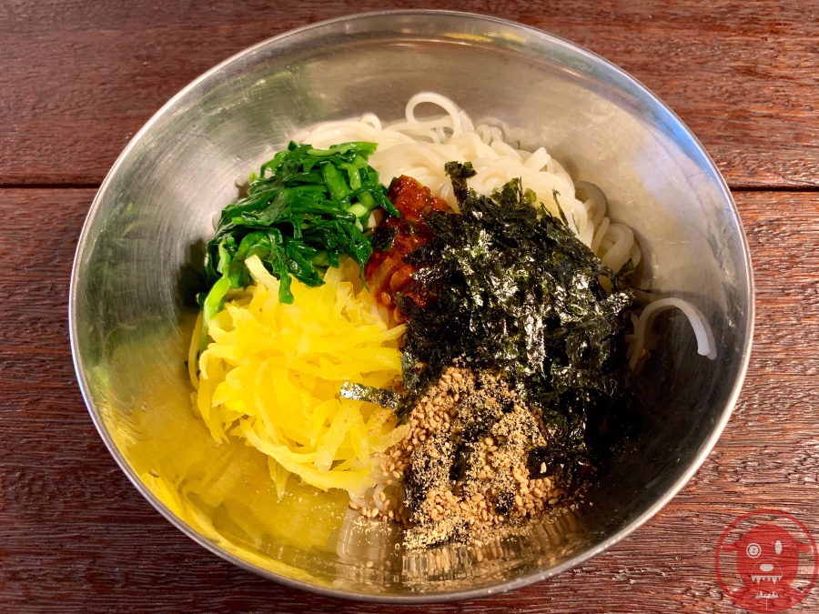어제 아점으로 멸치국수