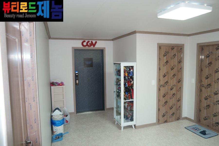 게이밍 전용룸 외관 인테리어 위해서 피규어 장식장 거치 해봣습니다 데이터 주의_6.jpg