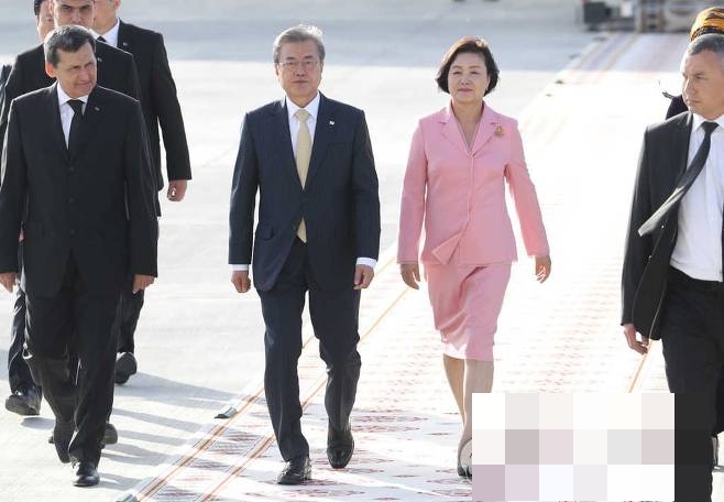 문재인대통령,투르크메니스탄 도착_7.jpeg