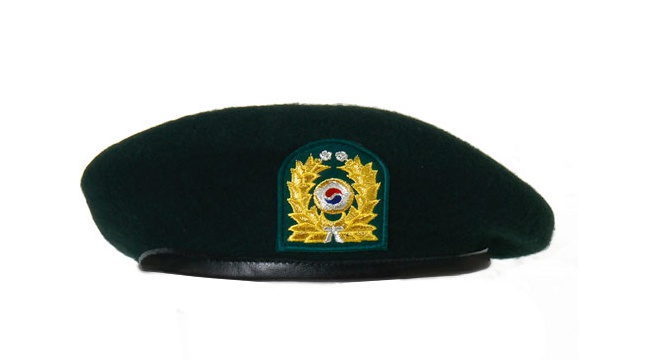 내나이 아재들한테 군시절에 베레모 쓰라고 했다면_1.jpg