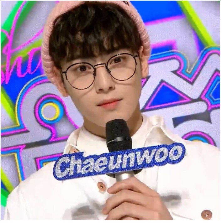 뿔테안경 쓰면 찐따처럼 보이는 이유_1.jpeg