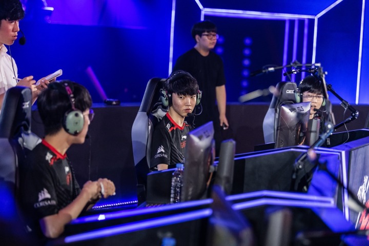 2019 리프트 라이벌즈에서 경기를 펼치고 있는 한국 LCK 팀_그리핀.jpg