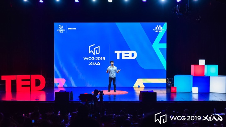 [WCG] TED 컨퍼런스에서 강연 중인 제이슨 션 헤드라이트 CEO.JPG