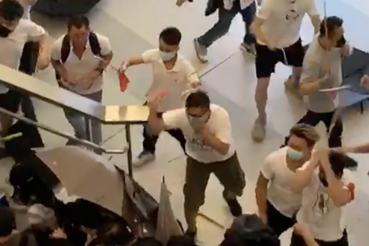 현재 난리난 홍콩 지하철 백색 테러;;_2.jpg