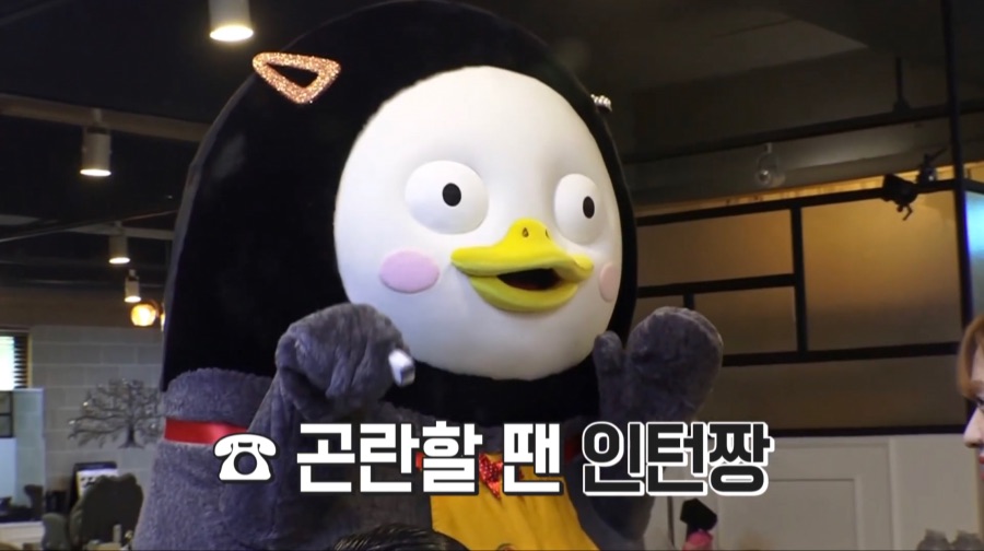 미용실에서 직업체험하는 EBS 연습생 펭수_10.jpeg